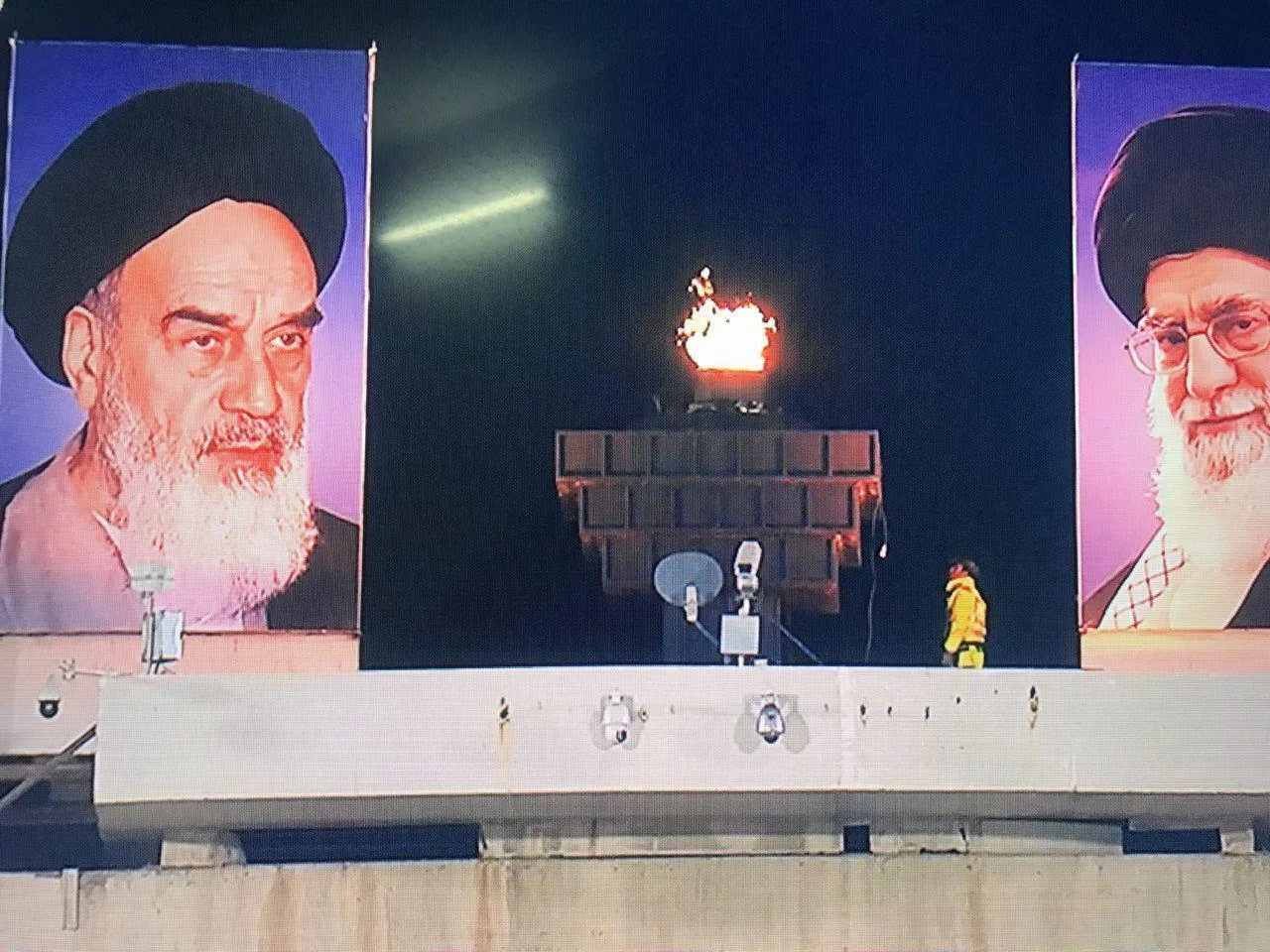 مشعل آزادی پس از پنج دهه روشن شد +عکس