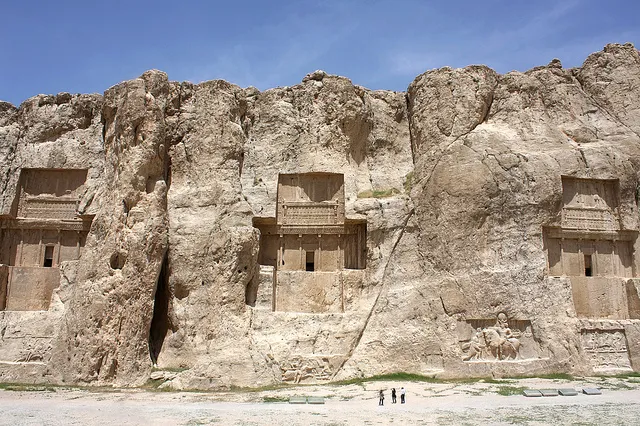 کسی به فکر «تخت جمشید» نیست