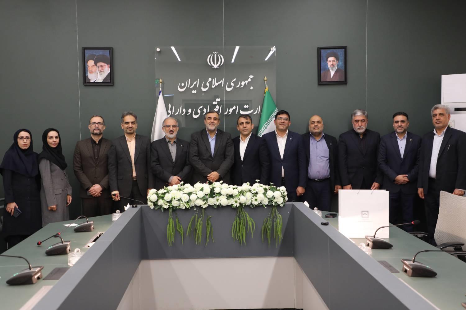استقبال معاون وزیر امور اقتصادی و دارایی از عملکرد بانک مسکن در تامین مالی پروژههای مسکن استقبال معاون وزیر امور اقتصادی و دارایی از عملکرد بانک مسکن در تامین مالی پروژههای مسکن