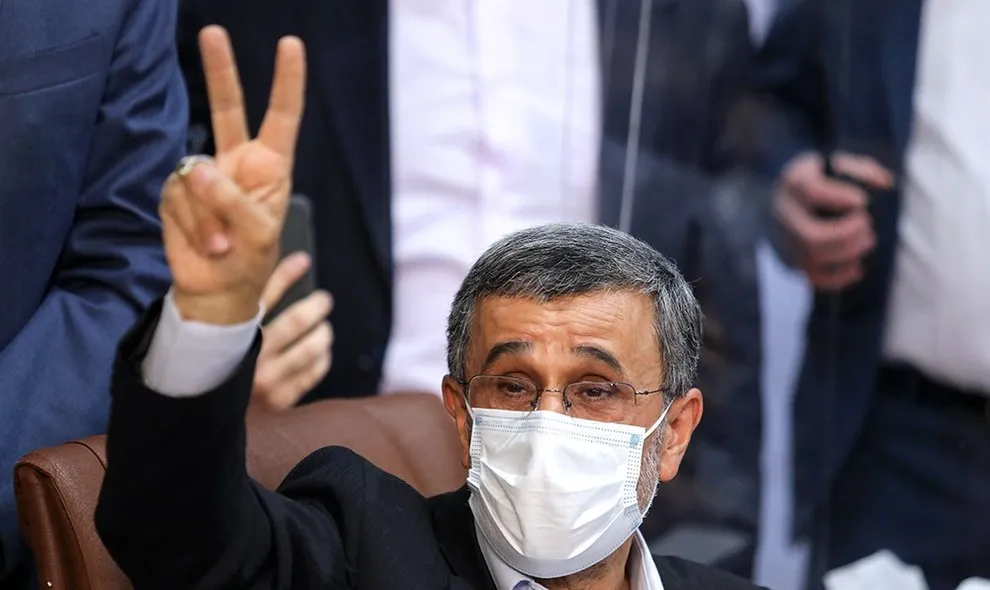 واکنش عجیب احمدی نژاد به درخواست یک دختر جوان!