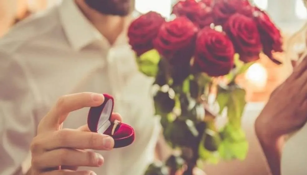 ترفند عجیب یک مرد برای خواستگاری + فیلم