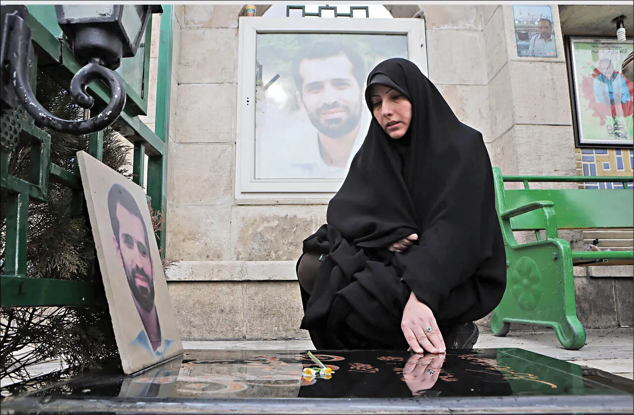 همسر شهید احمدی روشن: او با شکر و روغن موشک ساخت!