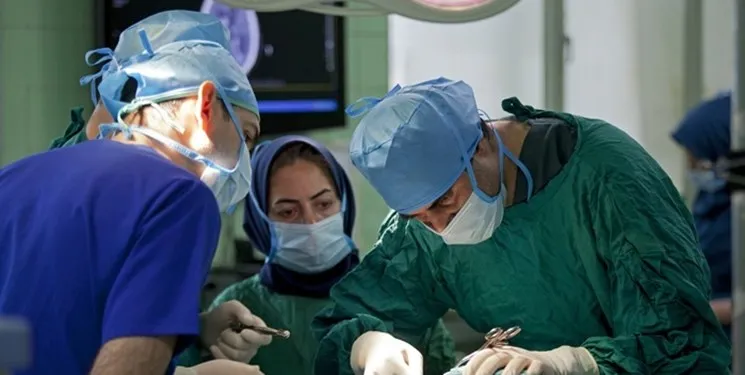 اتاق عمل شاد با هنرنمایی بیمار و همراهی تیم جراحی + فیلم