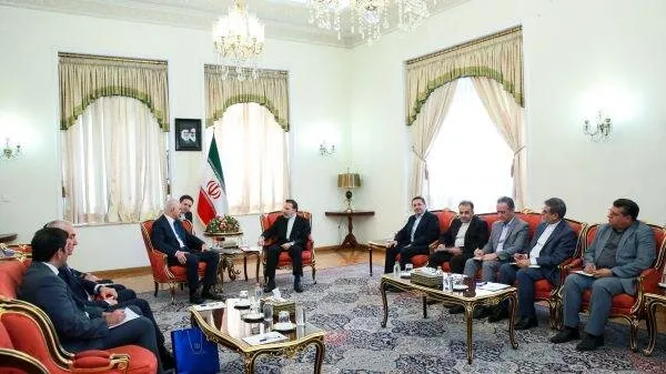 واعظی: همکاری‌های تهران - باکو همچنان در حال گسترش است