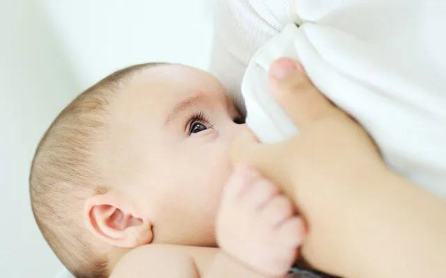 معجزه تغذیه کودک با شیر مادر