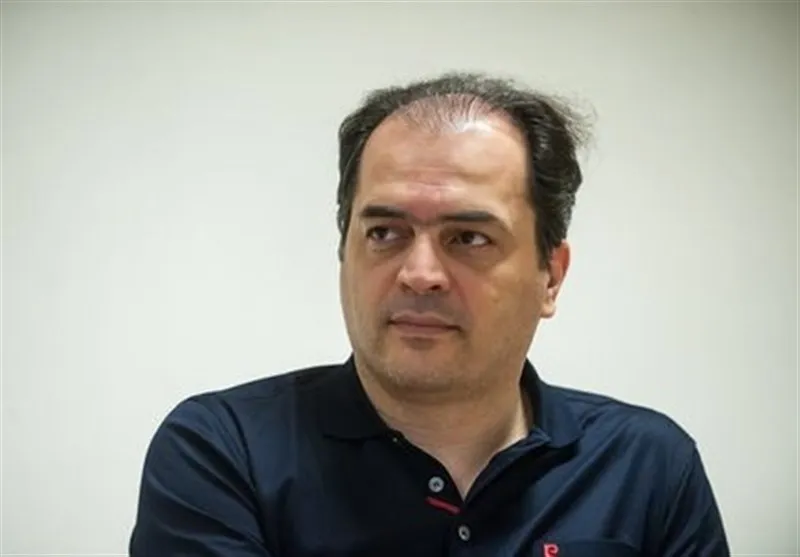 گاف خنده دار پیمان یوسفی در گزارش زنده فوتبال + فیلم