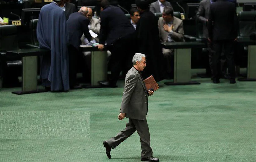 وزیر علوم باز هم از مجلس کارت زرد گرفت