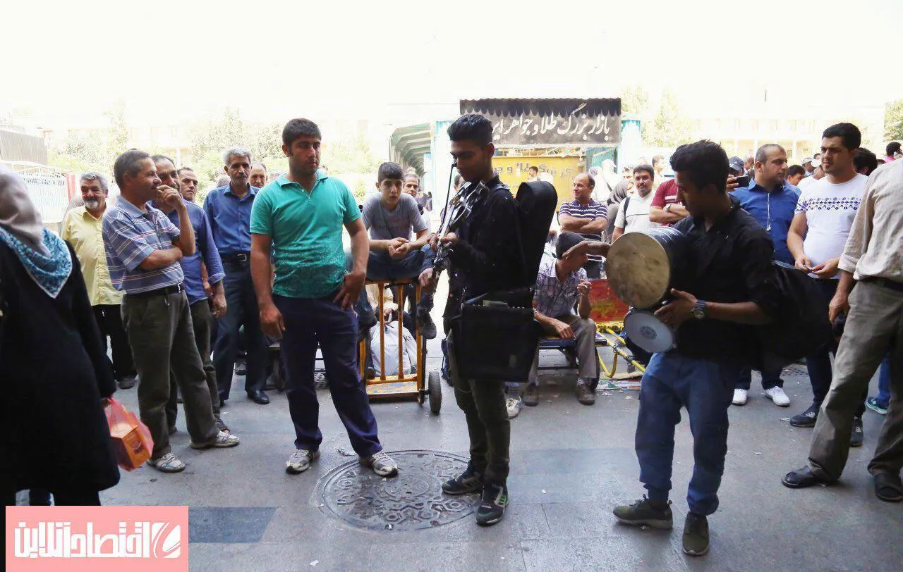 حال‌و‌هوای قلب مرکز تجارت تهران با گروه موسیقی +عکس