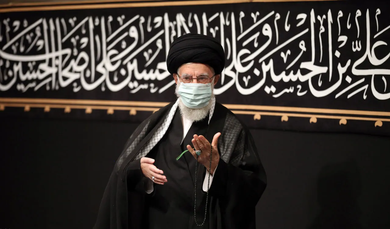 عزاداری شب تاسوعا و ذکر توسل به قمر بنی هاشم علیه السلام با حضور رهبر معظم انقلاب