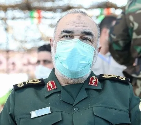 فرمانده کل سپاه: به دشمن برای واردات واکسن اعتماد نداریم