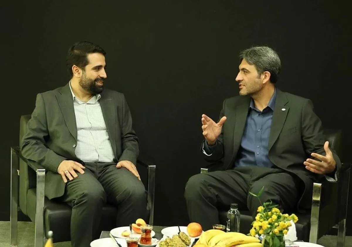 دبیر شورای عالی فضای مجازی از غرفه ایرانسل بازدید کرد