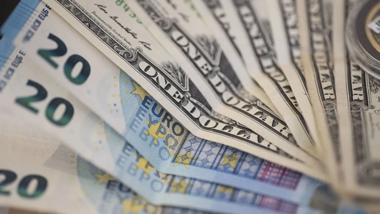 قیمت دلار، یورو و ۴۴ ارز دیگر امروز ۲۳ آذر / نرخ رسمی ۱۹ ارز کاهش یافت