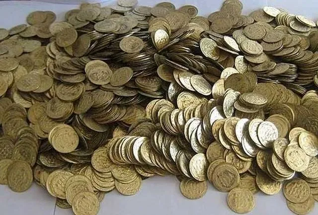 کشف سکه‌های عتیقه در متروی تهران +فیلم