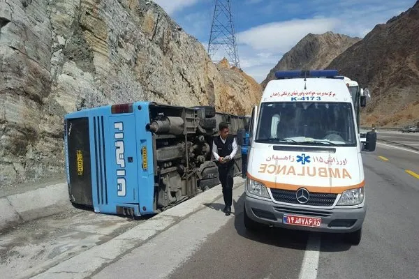 واژگونی مینی‌بوس حامل دانش‌آموزان در شیراز