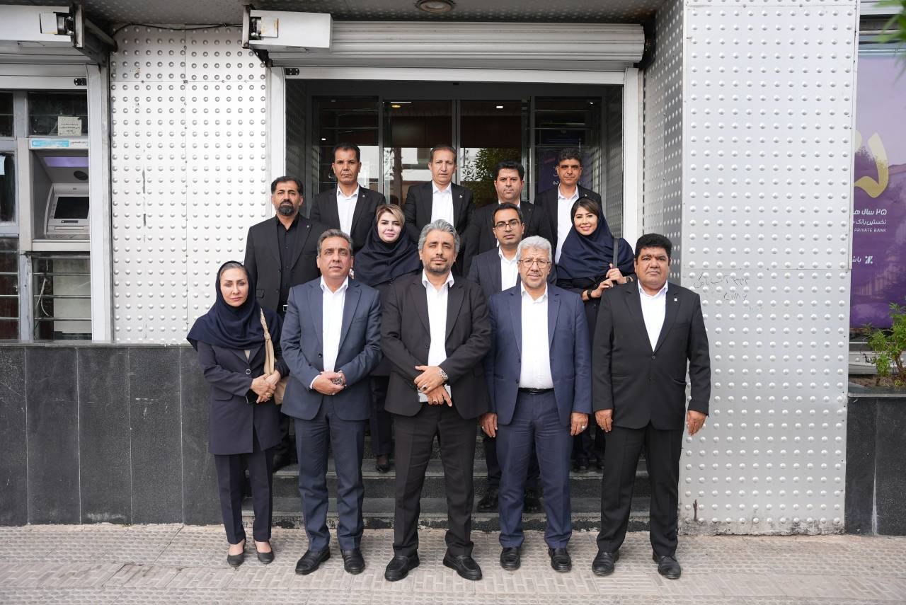 تاکید مدیران ارشد بانک اقتصادنوین بر رعایت حقوق مشتریان تاکید مدیران ارشد بانک اقتصادنوین بر رعایت حقوق مشتریان