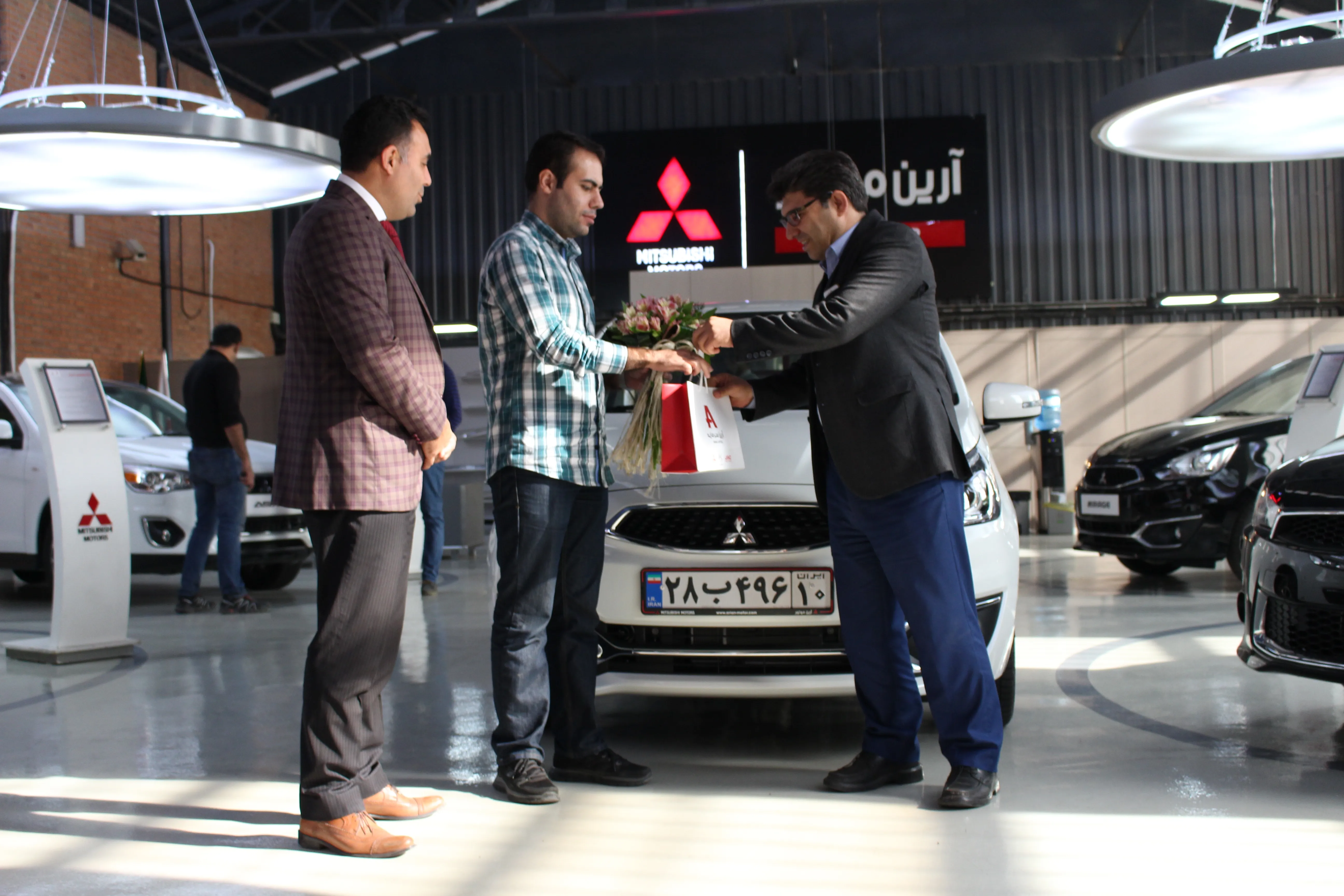 شماره گذاری اولین سری خودروهای Mitsubishi Mirage ۲۰۱۷