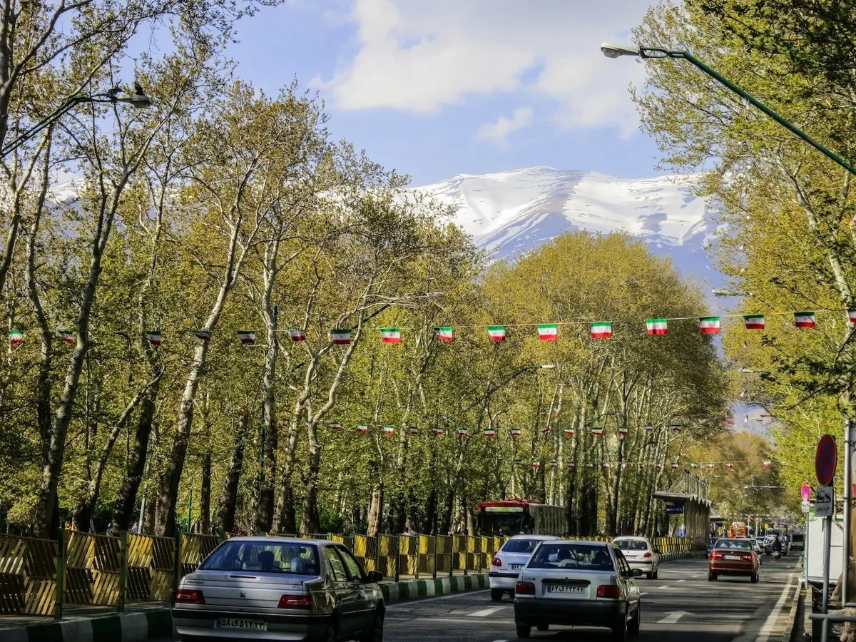 نمایی از خیابان ولیعصر در دهه ۴۰ + عکس
