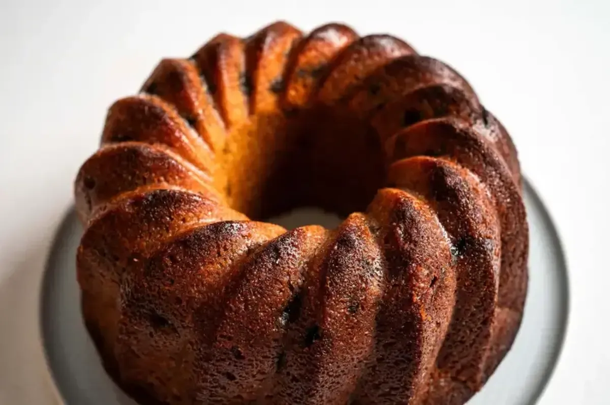 طرز تهیه کیک کشمشی نوستالژی به سبک دهه ۶۰ با طعم اصیل
