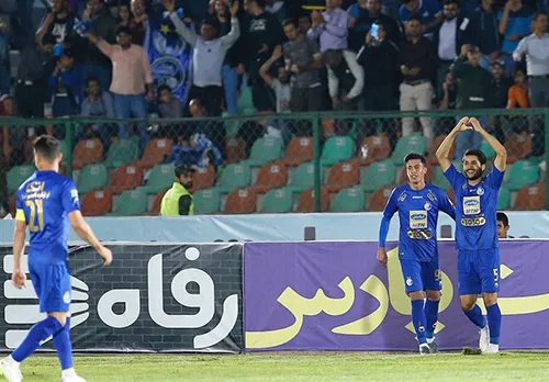 استقلال با شکست سایپا همسایه پرسپولیس شد