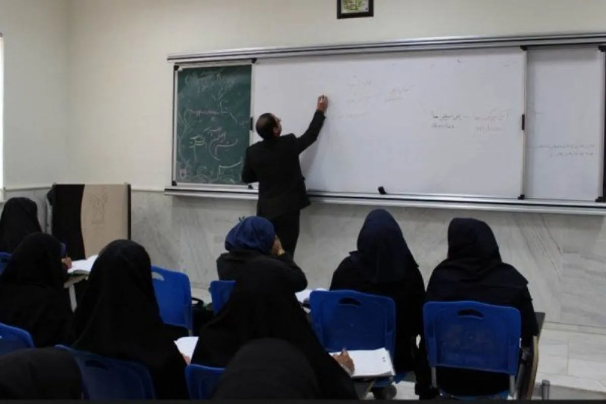 یک دانشگاه دولتی استاد حق التدریس جذب می کند