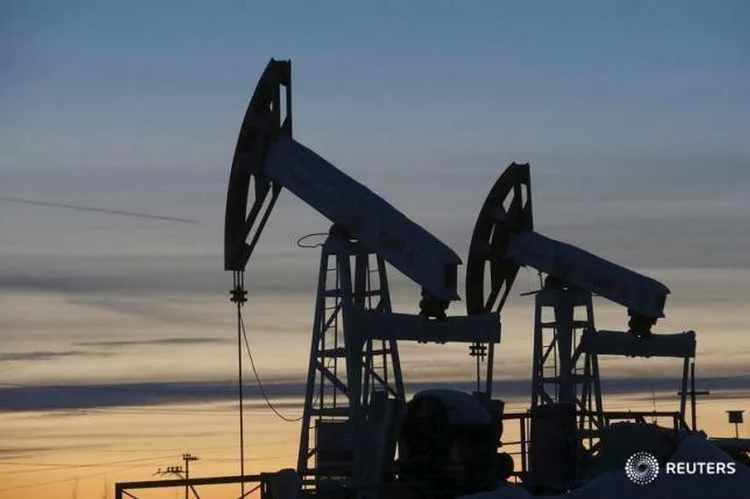 Oil Trades Near 2-Year High After Saudi Prince Purges Officials