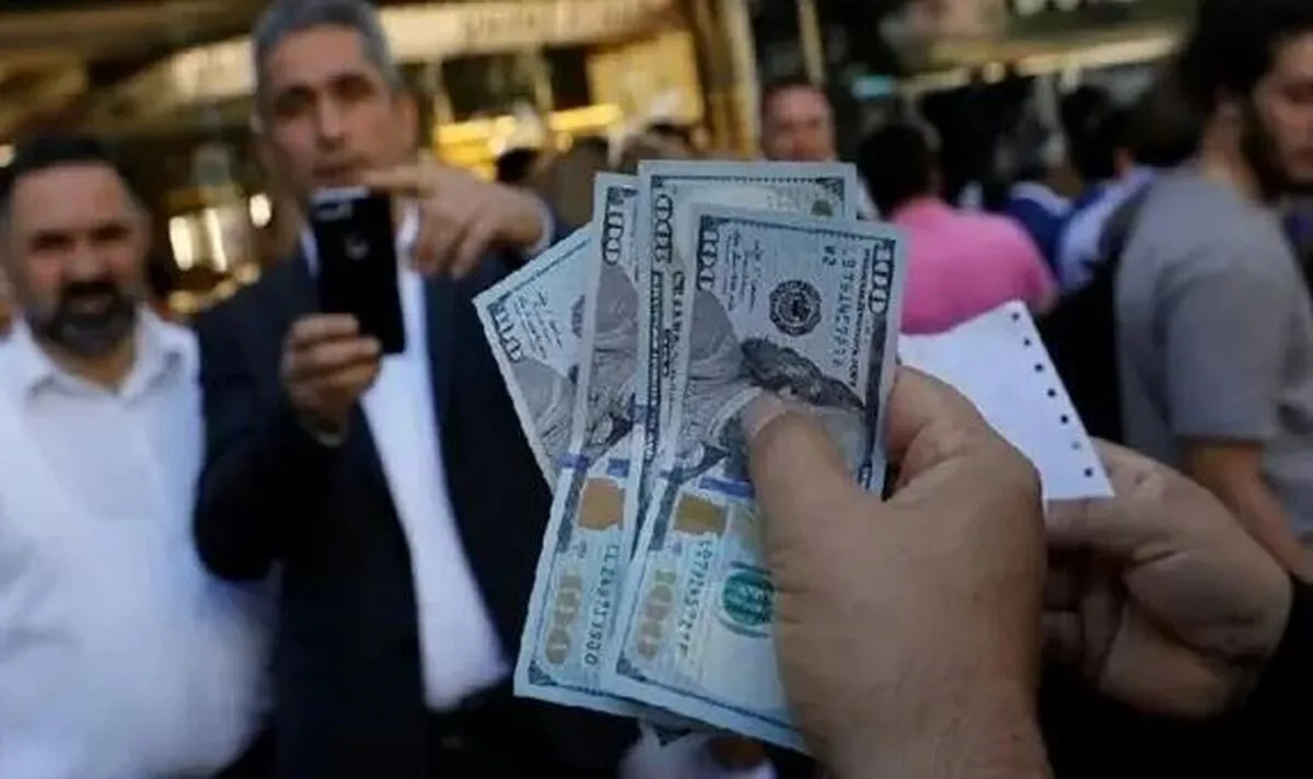 آخرین قیمت دلار بازار آزاد امروز پنجشنبه ۱۶ بهمن ۱۴۰۴ / دلار افسار پاره کرد! + جدول