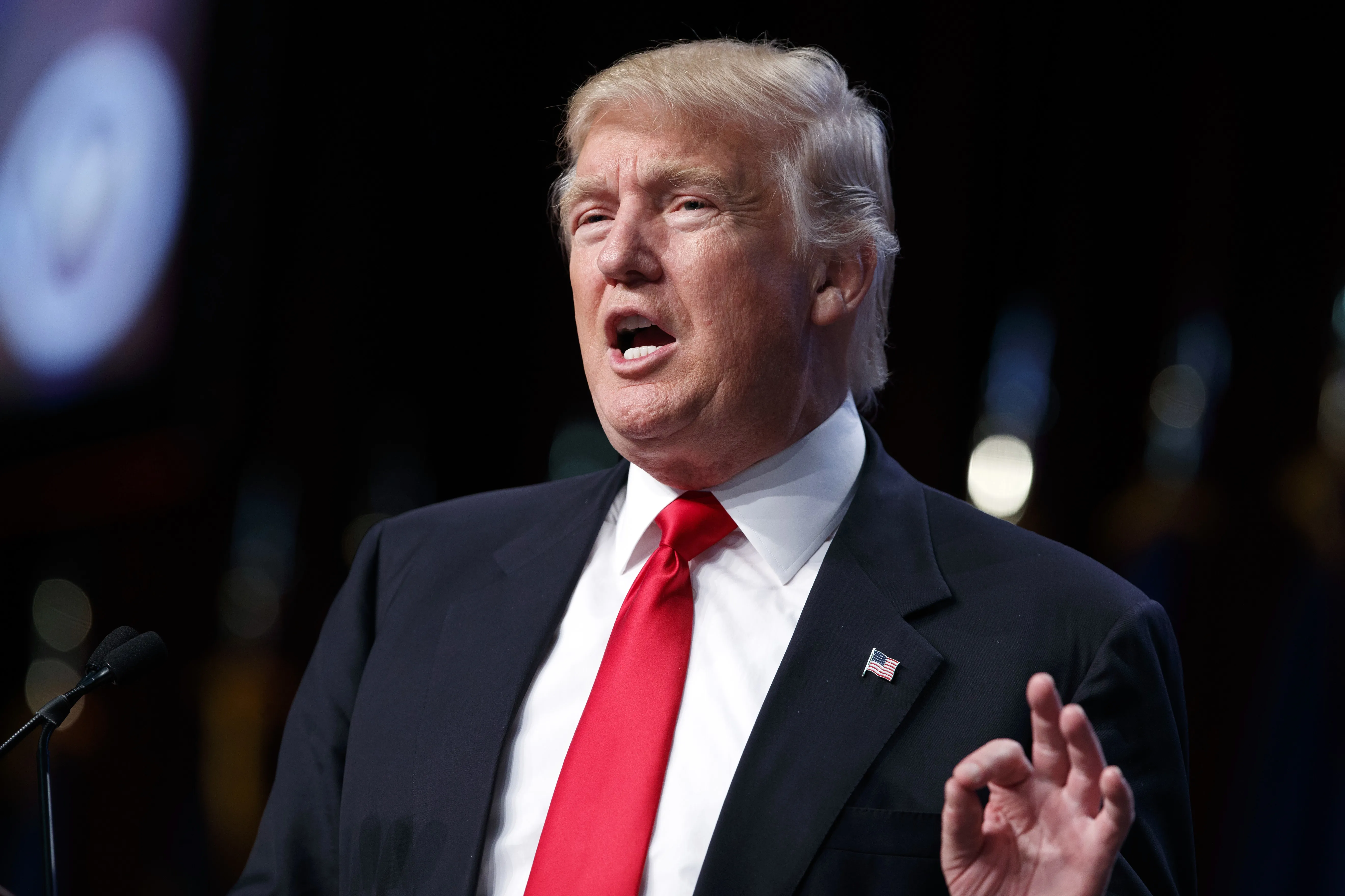 Trump presidency could cost U.S. economy $1 trillion: Oxford Economics