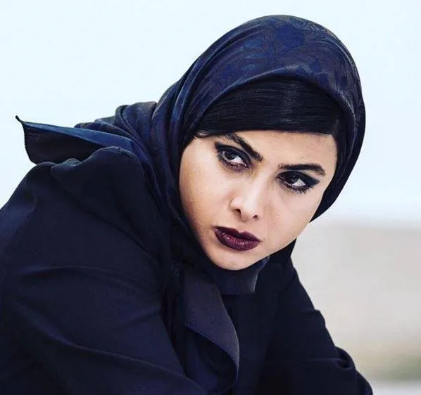 عینک مارک آزاده صمدی + عکس