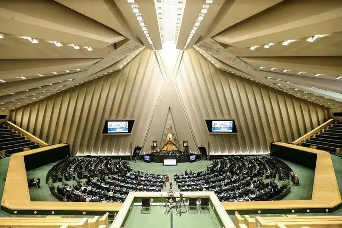 حمله شدید نماینده مجلس به پزشکیان: باید استعفا بدهید / ما مرد جنگ می‌خواهیم!