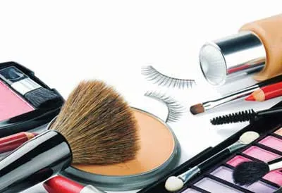 دلایل استفاده از لوازم آرایشی در ایران