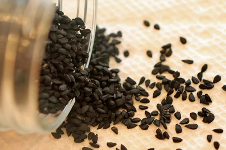 آشنایی با خواص روغن سیاه‌ دانه برای سلامتی بدن
