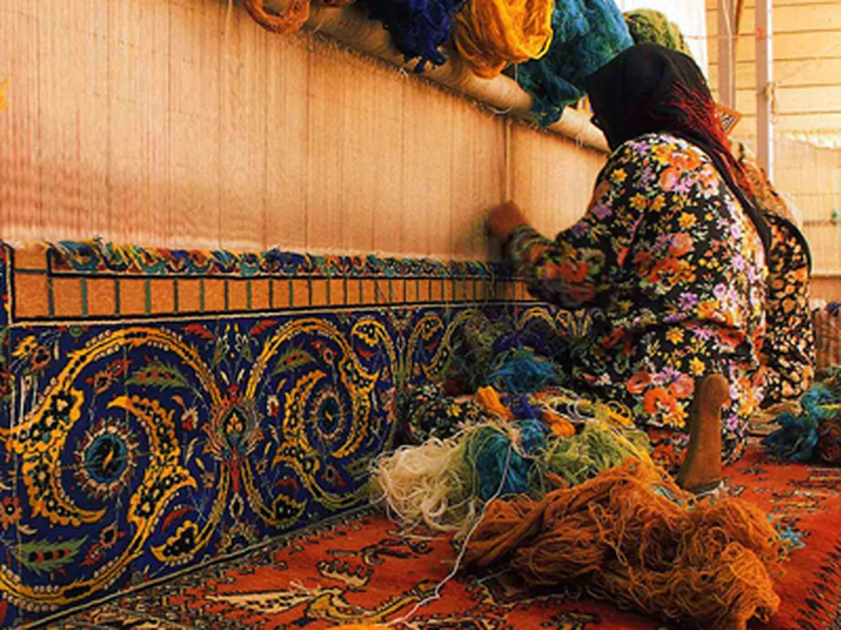 تعدادی از شاغلان معافیت کامل بیمه ای می گیرند
