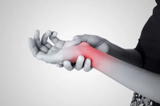 شکستگی مچ دست: درمان با دارو، آتل و گچ، فیزیوتراپی، جراحی