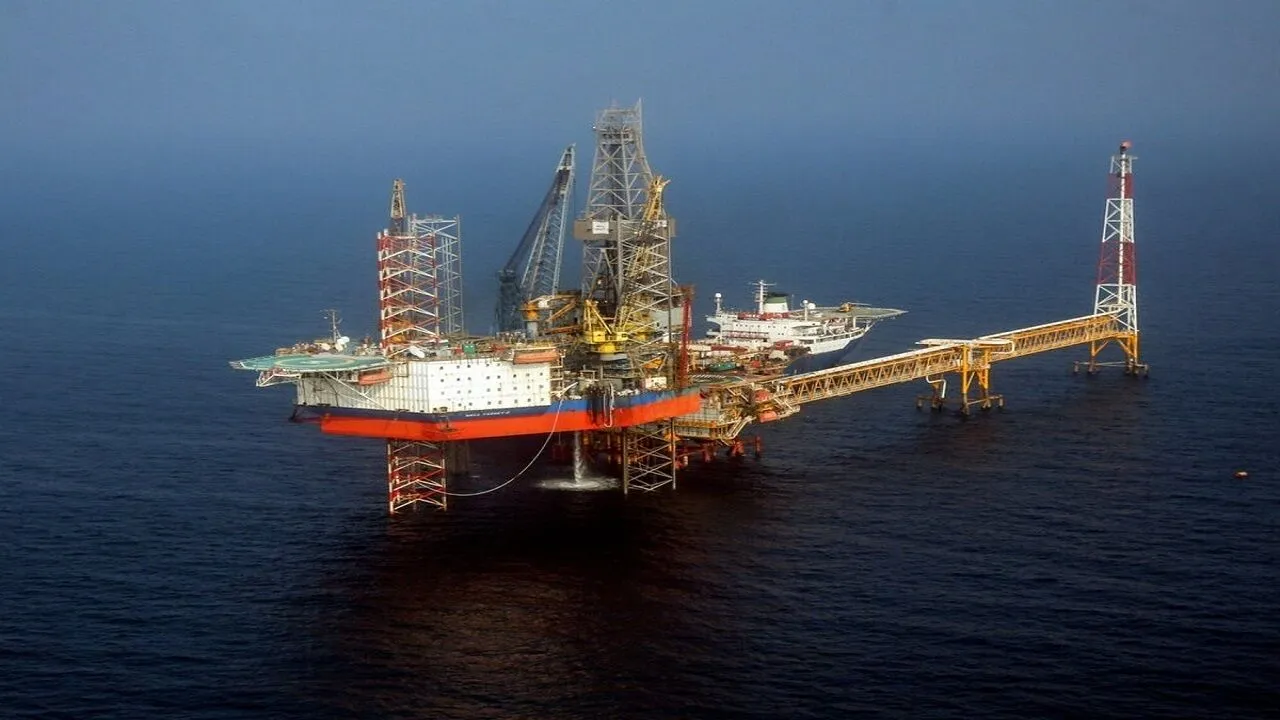 Iran’s Oil Industry Attracts $4.8 bln of Foreign Investment in 11 Months