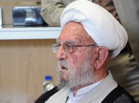 حال آیت‌الله امینی خوب است