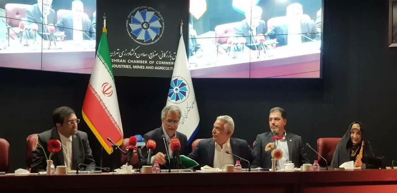 خداحافظی خوانساری با بدرقه گرم اعضای هیات نمایندگان اتاق تهران/ بهرامن رییس سنی جلسه شد
