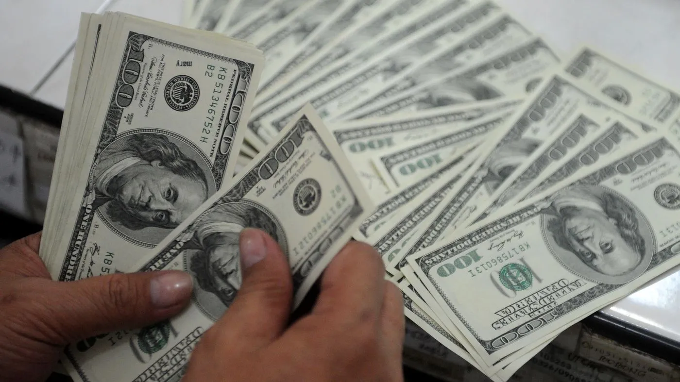 مدیریت بازار دلار با حراج معکوس