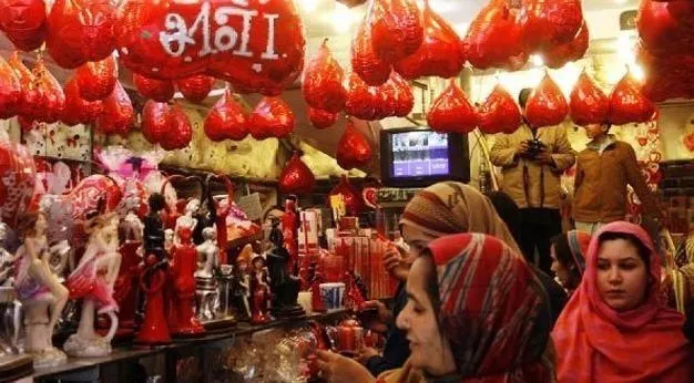 ولنتاین؛ تهاجم یا کمبود فرهنگی؟