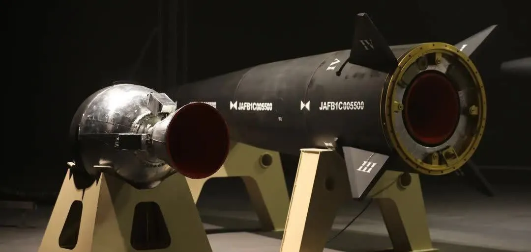 موشکی که نامش توسط رهبری انتخاب شده و در ۴۰۰ ثانیه به اسرائیل می‌رسد!