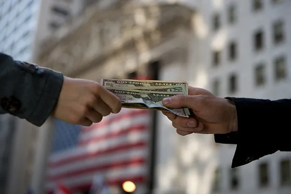 سقوط دلار به دنبال اظهارات افترا آمیز ترامپ