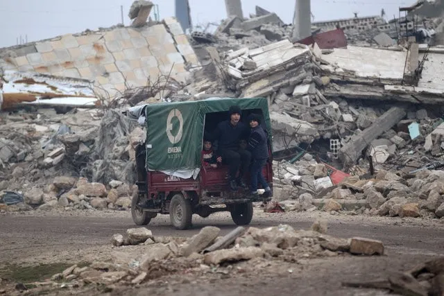 U.N. Security Council welcomes Syria truce, rebels warn they could abandon it