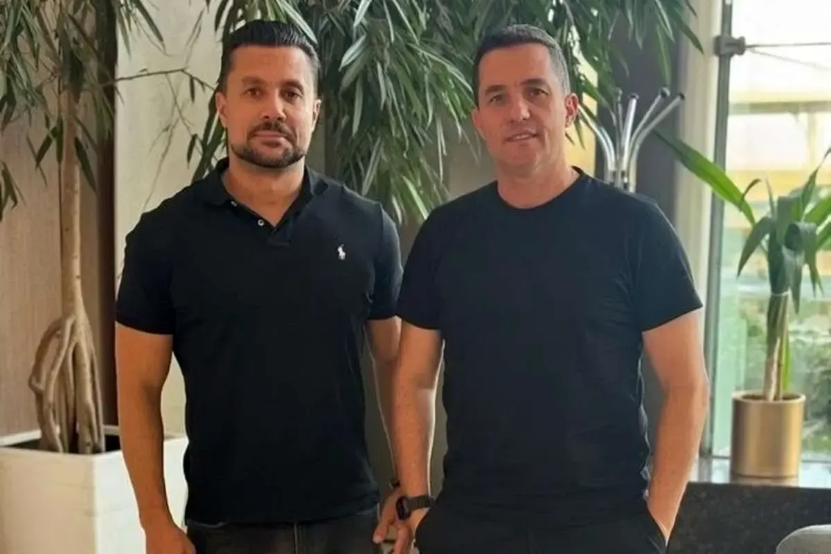 اوسمار و دستیارش به تهران رسیدند