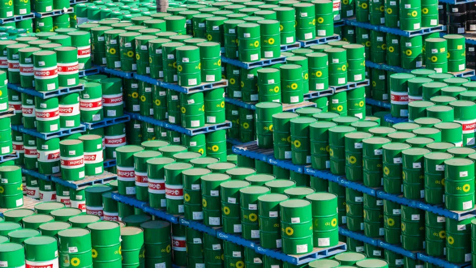 Oil falls on oversupply; calls for producer meeting met with scepticism