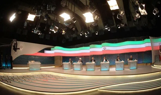 ۱۰ نکته از حواشی استودیویی مناظره انتخاباتی