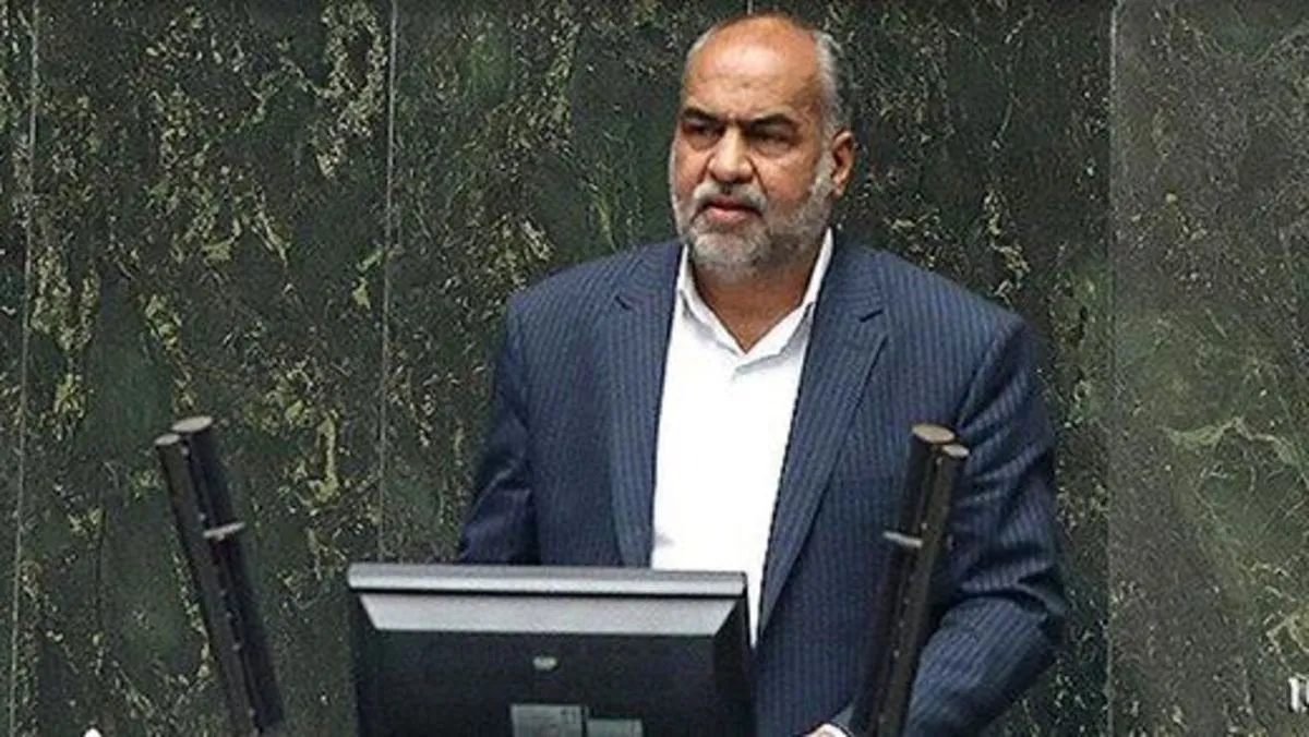 نماینده مجلس: مردم باید هر روز یکی از سلاطین را بالای دار ببینند