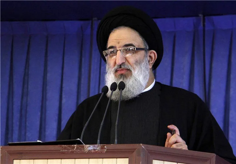 خطیب جمعه کرج: در شاهنامه هم به حجاب اشاره شده است