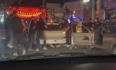 لحظه دلخراش  زیر گرفت زن جوان با خودرو ۲۰۶ / راننده عصبانی زن بود + فیلم