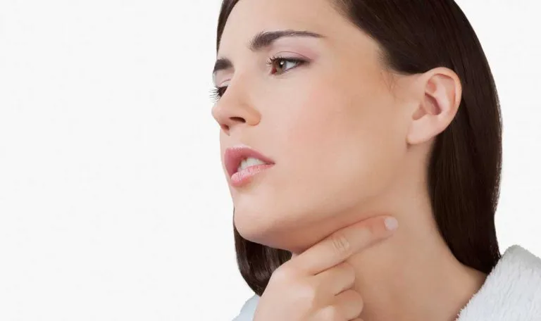 علت گرفتگی دائم گلو چیست؟
