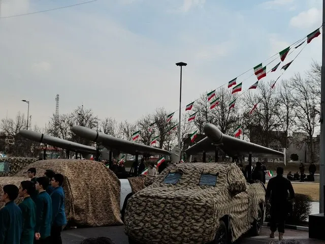 نمایش پهپاد شاهد۱۳۶ در میدان آزادی تهران + عکس