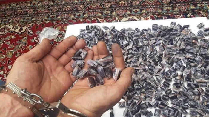 عطار مواد فروش به دام پلیس افتاد